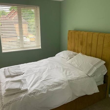דירות Send Cosy One Bed Flat Free Parking מראה חיצוני תמונה