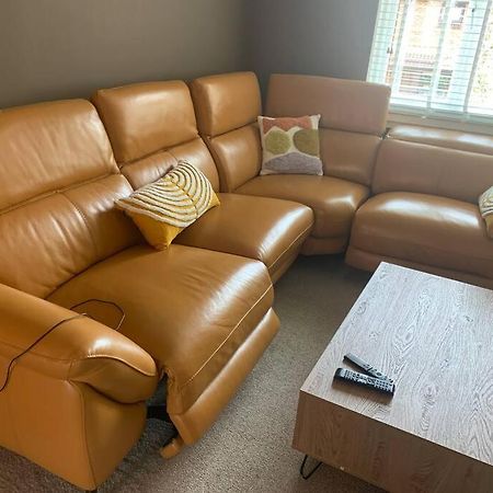 דירות Send Cosy One Bed Flat Free Parking מראה חיצוני תמונה