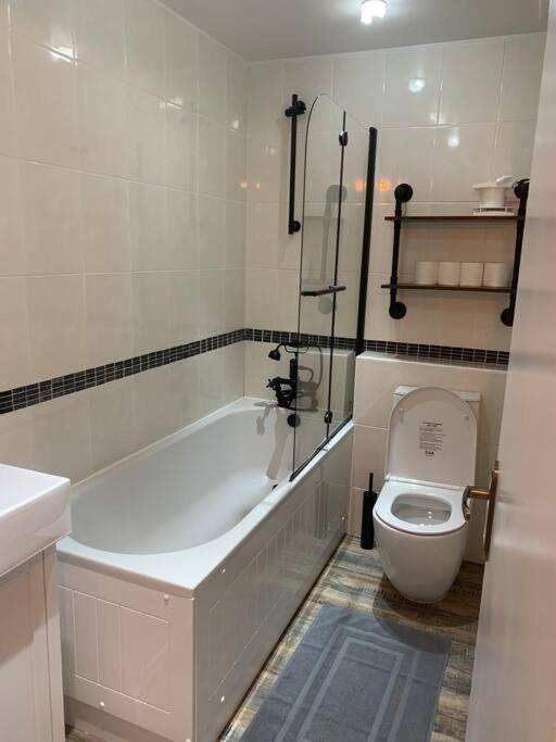 דירות Send Cosy One Bed Flat Free Parking מראה חיצוני תמונה