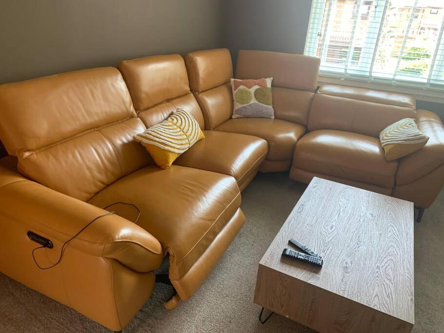 דירות Send Cosy One Bed Flat Free Parking מראה חיצוני תמונה