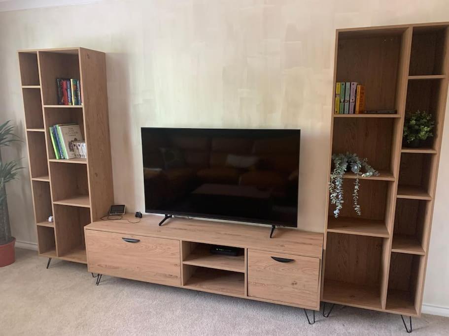 דירות Send Cosy One Bed Flat Free Parking מראה חיצוני תמונה